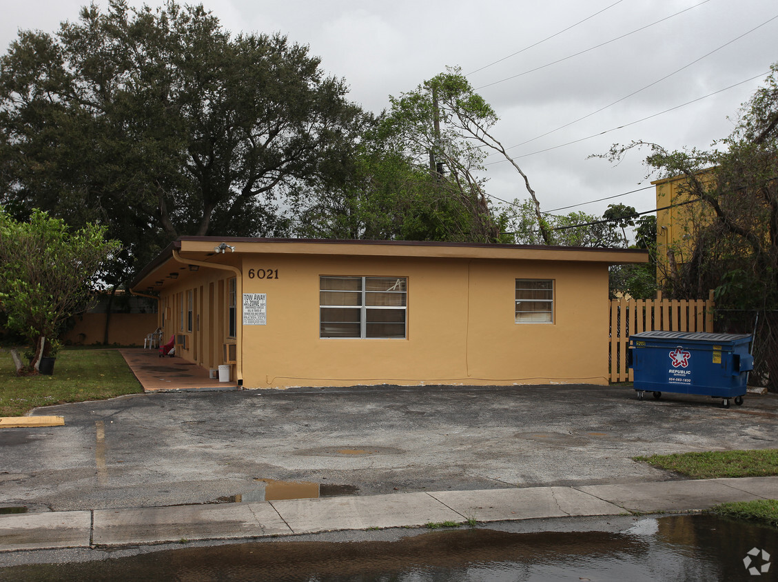 Primary Photo - 6021 Polk St