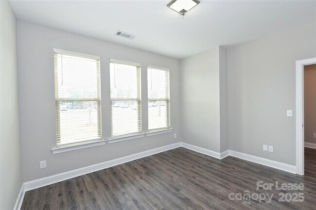 Foto del edificio - 2635 Statesville Ave