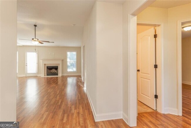 Building Photo - 947 Haymon Dr