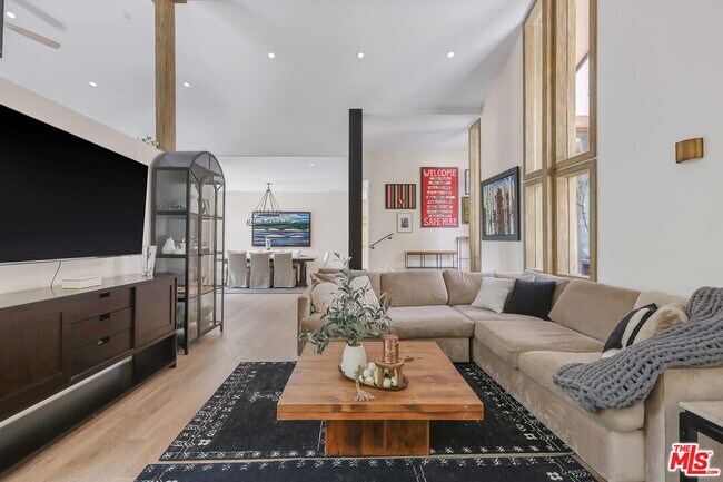 Foto del edificio - 16820 OAK VIEW Dr