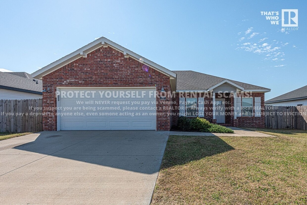 Primary Photo - 211 Grove Ln