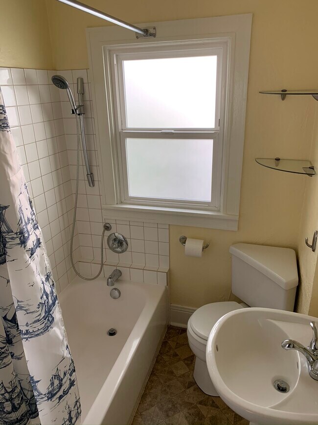 Interior - 5726 North Montana Avenue