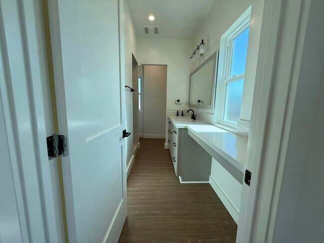 Foto del edificio - 1809 Lake St