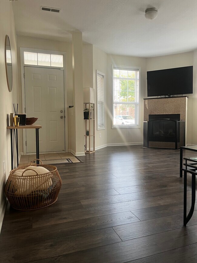 Foto del edificio - 5648 Winnetka Ave N