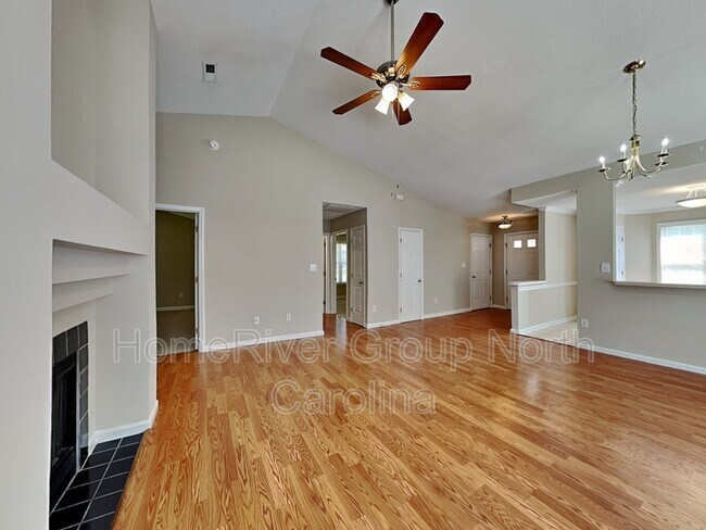 Foto del edificio - 4223 Beacon Ridge Dr
