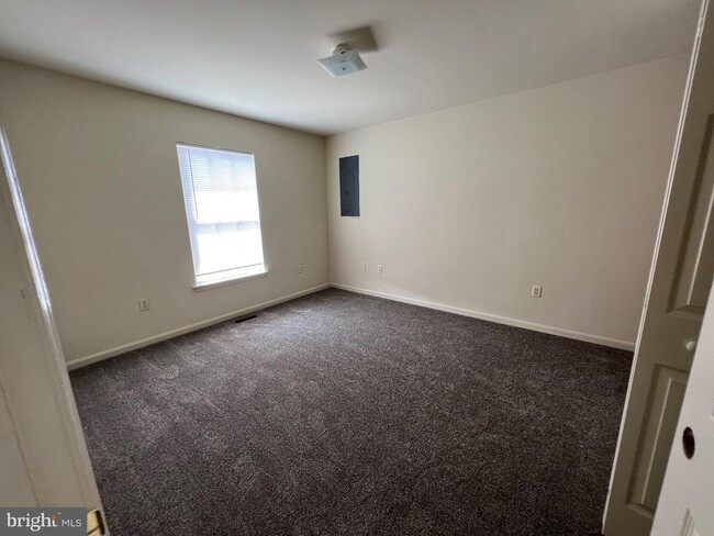 Building Photo - 406 Yorkshire Ct
