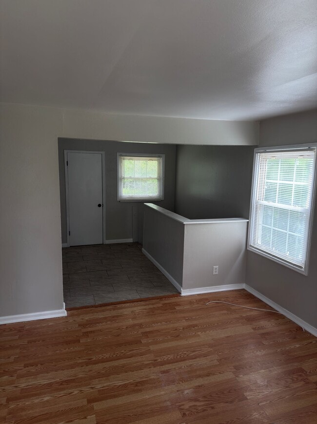 Building Photo - 207 Cameron Rd