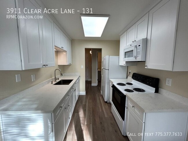 Foto del edificio - 3911 Clear Acre Ln