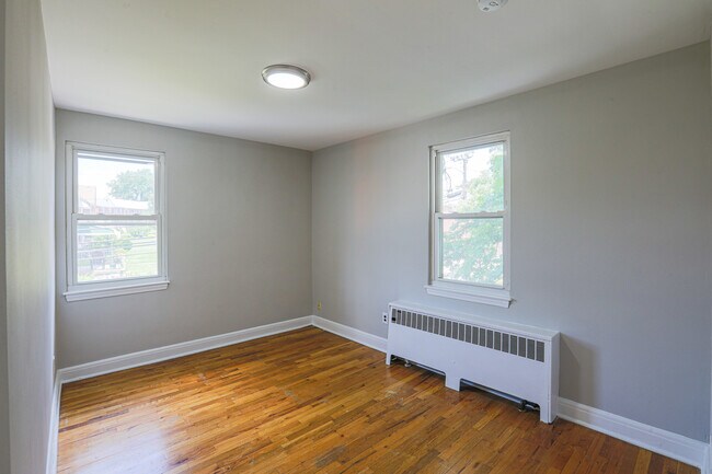 Building Photo - 1714 White Oak Ave