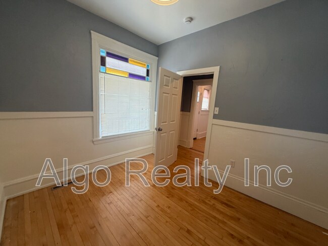 Foto del edificio - 690 NE Lowry Ave