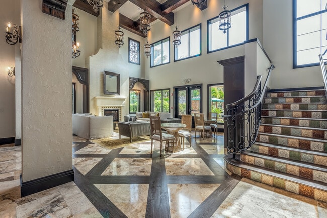 Interior Photo - Del Ola