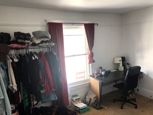 Building Photo - 717 S Main St