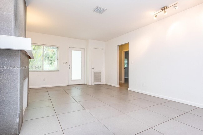 Foto del edificio - 330 NE 86th St