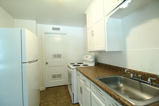 Building Photo - 1 Bedroom 1 Bath Duplex in Navy Hill Area ...