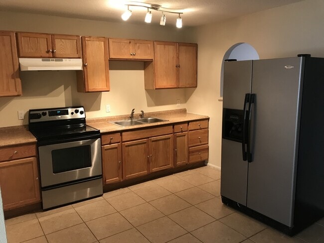 Foto del edificio - 3/1 Duplex in Lakewood Park - Central A/C,...