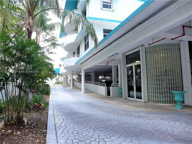 Foto del edificio - 9156 Collins Ave