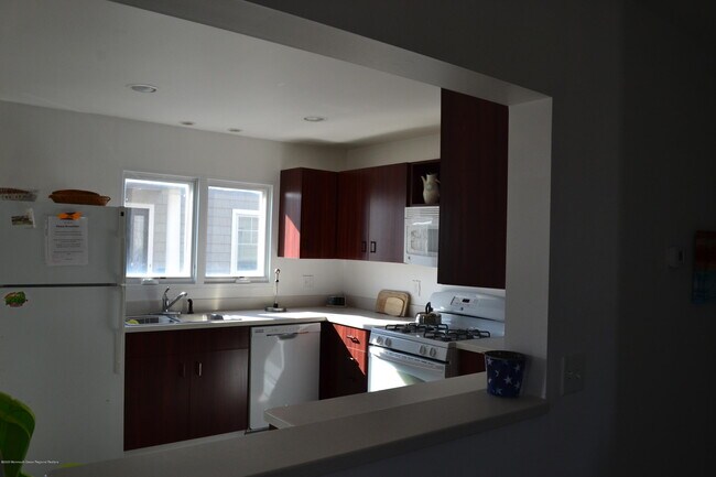 Building Photo - 1500 Oceanfront