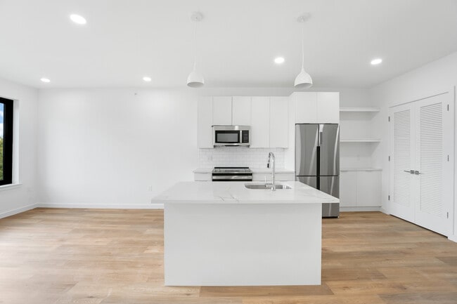 Building Photo - 803 South