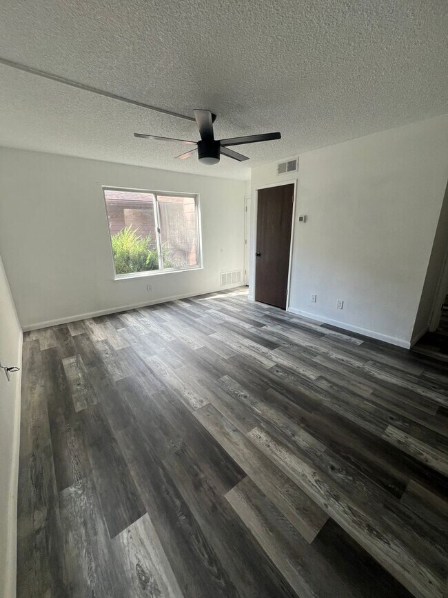 Foto del edificio - 1200 S Riordan Ranch St
