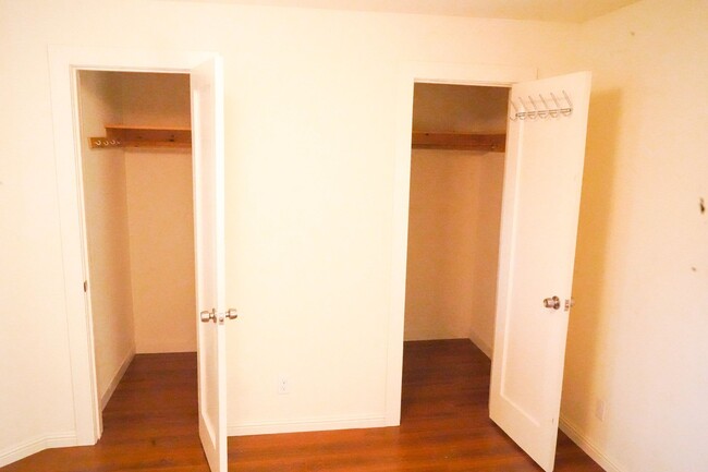 Building Photo - Encinal Avenue