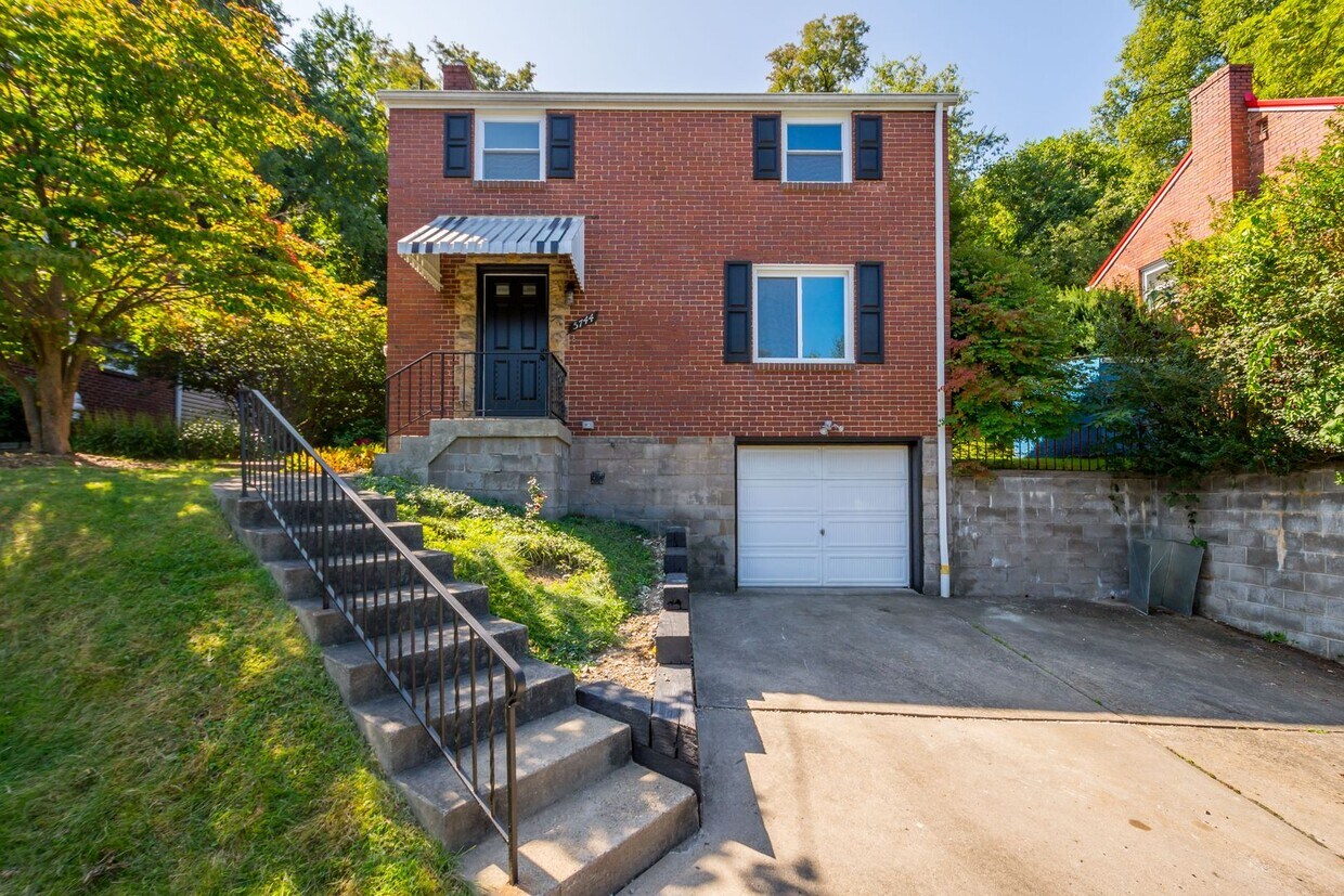 Foto principal - GORGEOUS & TOTALLY RENOVATED 3 BEDROOM PEN...