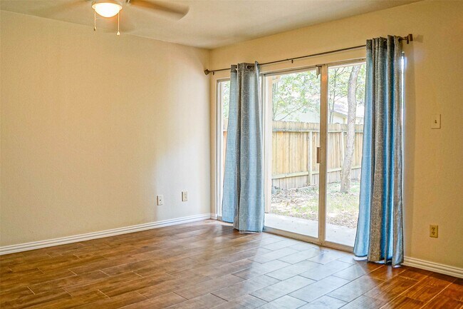 Foto del edificio - 11 Canyon Oak Pl