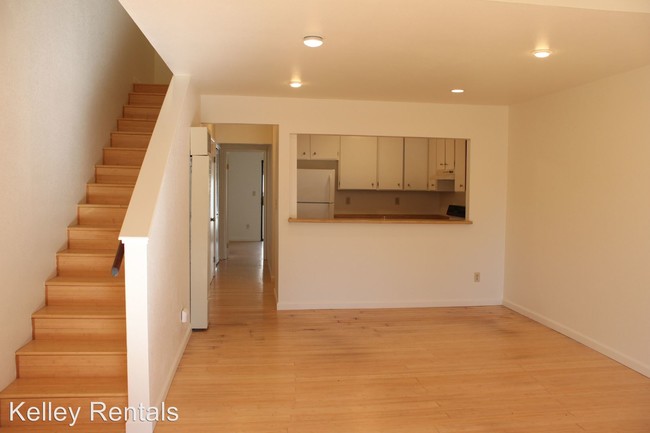 Building Photo - 559 Norlee St