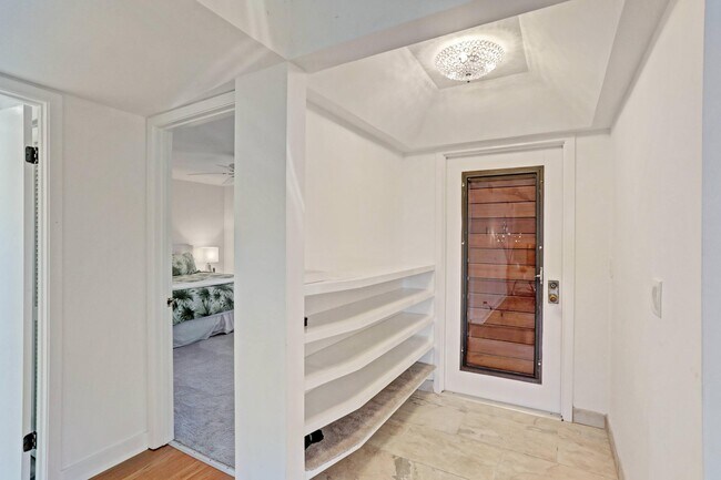 Building Photo - 318 Brackenwood Cir
