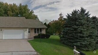 Building Photo - 2220 Skylark Dr