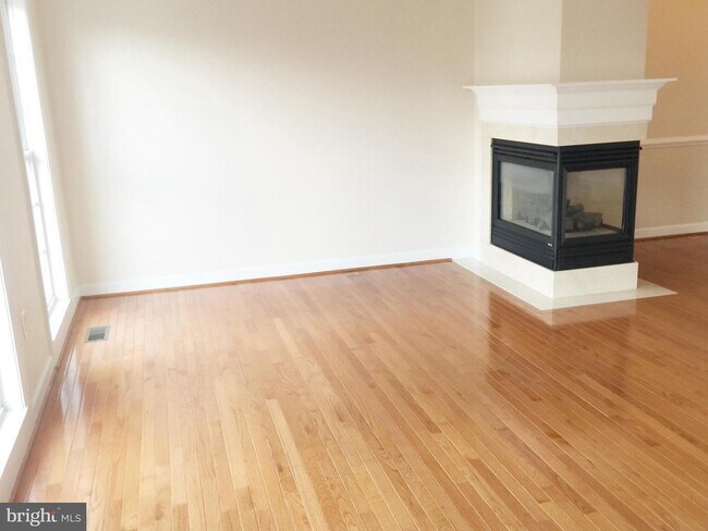 Foto del edificio - 921 Highland Ridge Ave