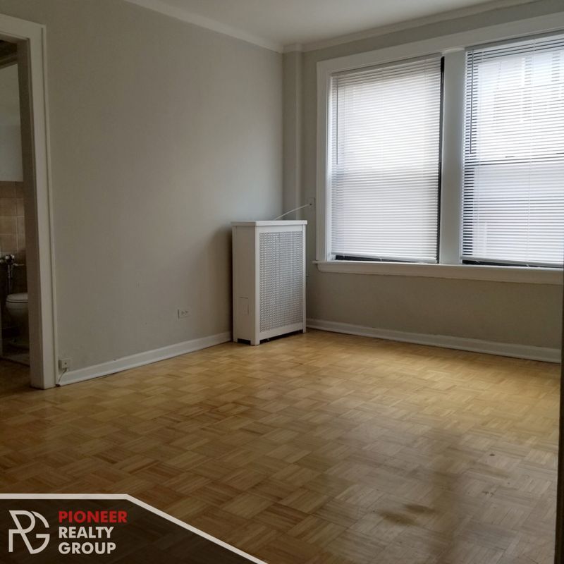 Foto del edificio - 739 W Belmont Ave