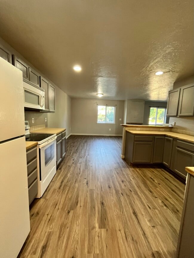 Foto del edificio - 1183 N 14th E St