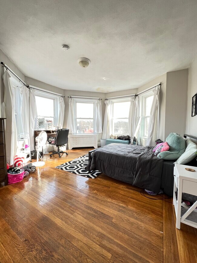 Foto del edificio - 1085 Commonwealth Ave