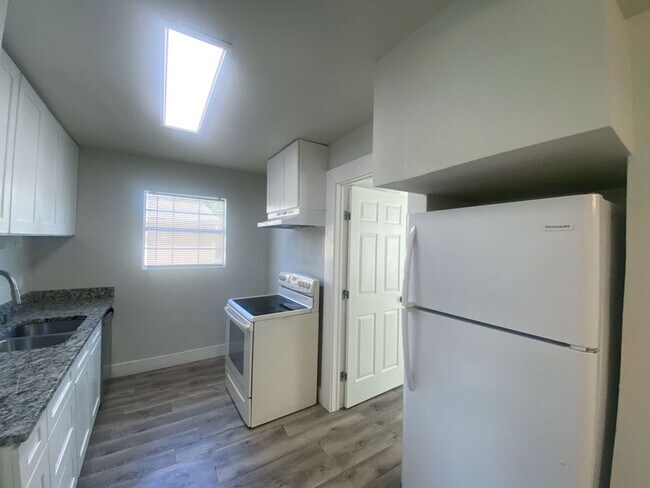 Foto del edificio - 2Bed/1Bath House for Rent! Available Now