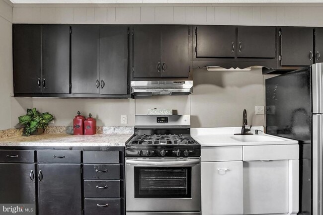 Building Photo - 3-bedroom in York City