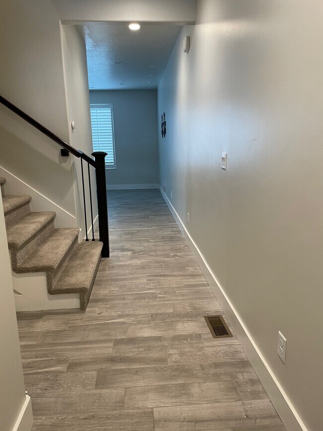 Entryway - 951 W Shadow Brook Ln