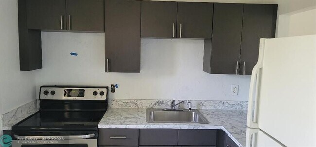 Building Photo - 18257 NW 23rd Ave