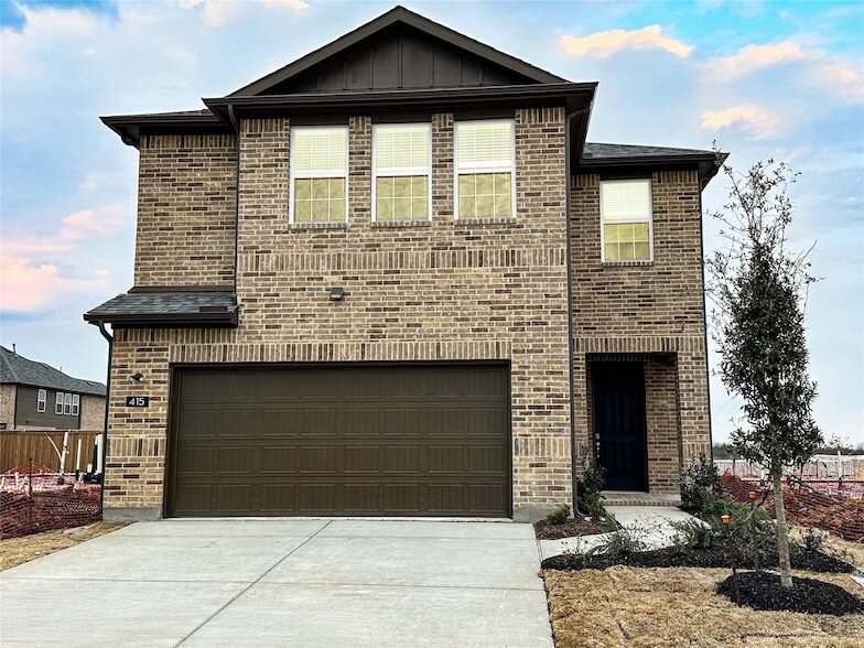 Foto principal - 415 Magellan Rd
