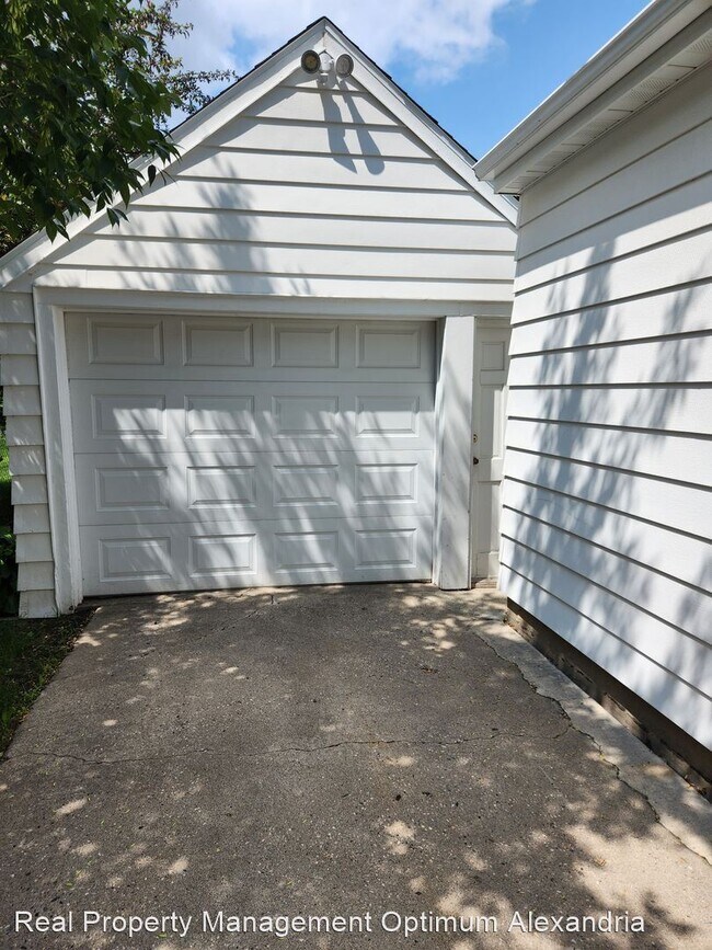 Building Photo - 3 br, 2 bath House - 1138 Oak St N