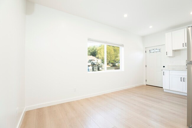 Building Photo - 11107 Whitegate Ave