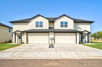 Building Photo - 616 Abadan Dr