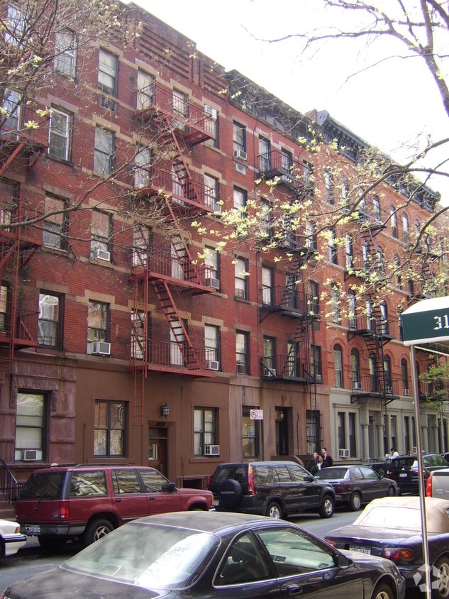 Primary Photo - 308 E 83rd St