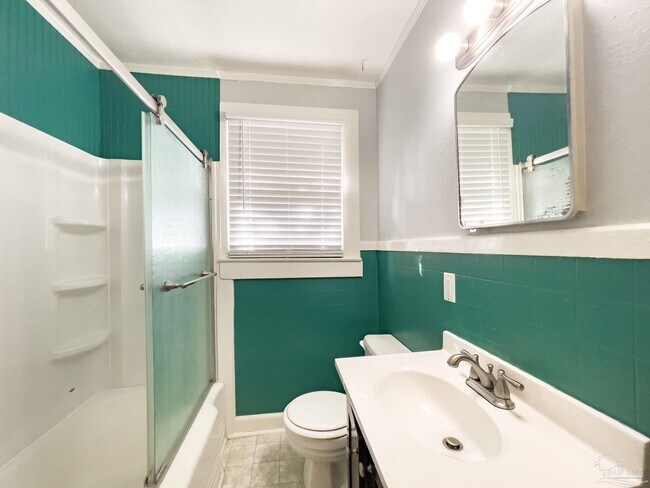 Foto del edificio - 10 N F St