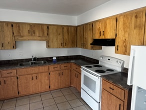 Building Photo - 1952-1958 SE Cherry Dr Building Photo - 1952-1958 SE Cherry Dr