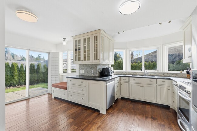 Building Photo - 1148-1161 161 St