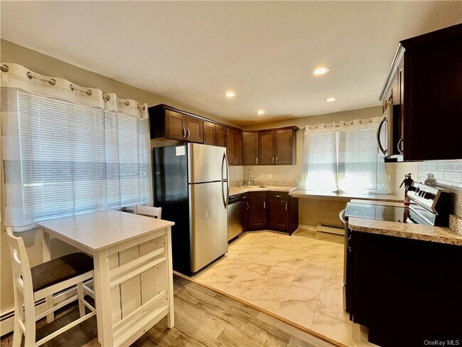 Foto del edificio - 93 Windermere Ave