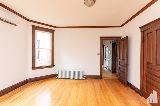 Building Photo - 3 bedroom in Chicago IL 60647