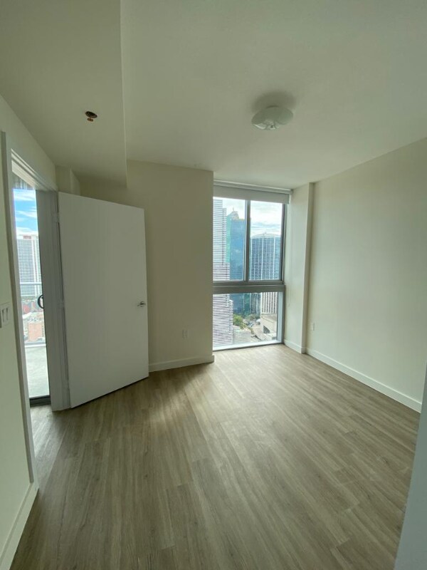 Foto del edificio - 56 SW 1st St