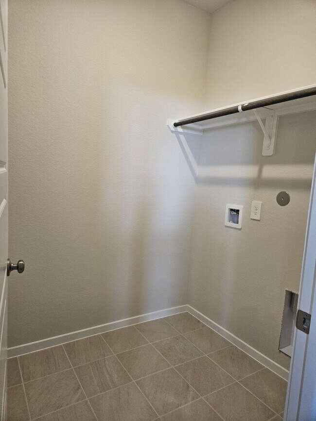 Foto del edificio - 29119 Farmhouse Ests Dr