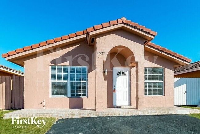 Foto del edificio - 8927 NW 114th St